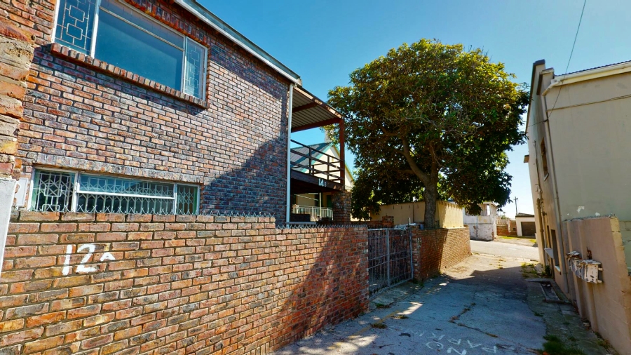6 Bedroom Property for Sale in North End Eastern Cape